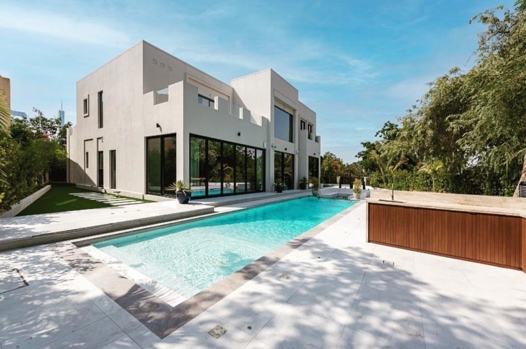 custom swimming pool builders dubai